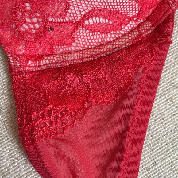 3 Victoria’s Secret push-up bras - Picture 6 of 17